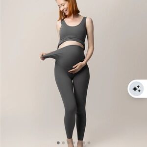Kindred Bravely Gray Maternity/Postpartum Leggings and Tank Top